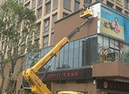 高空廣告牌要怎么安裝呢？高空作業(yè)都需要注意哪些事項呢？
